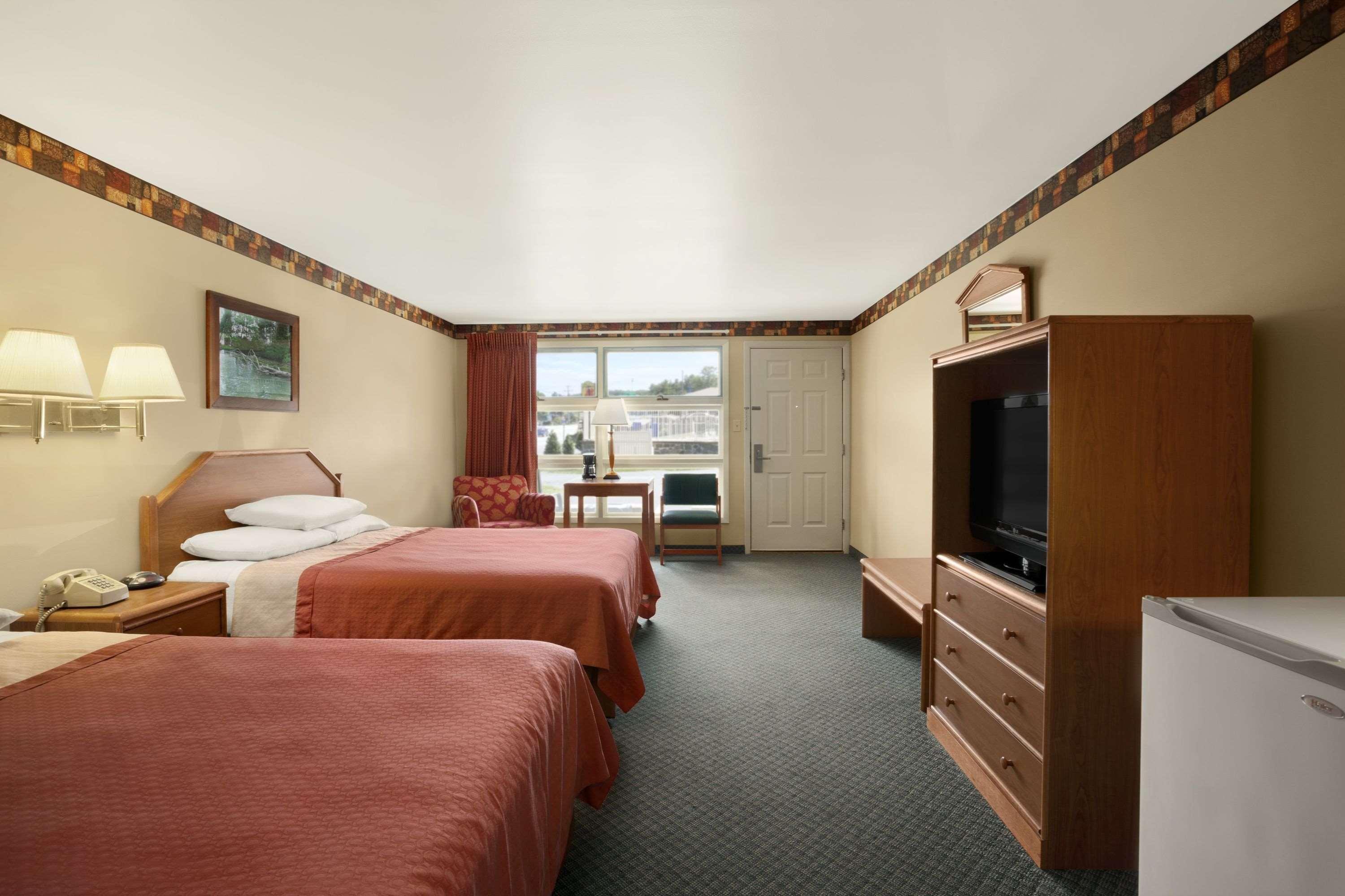 Super 8 By Wyndham Lake George/Downtown Exteriör bild