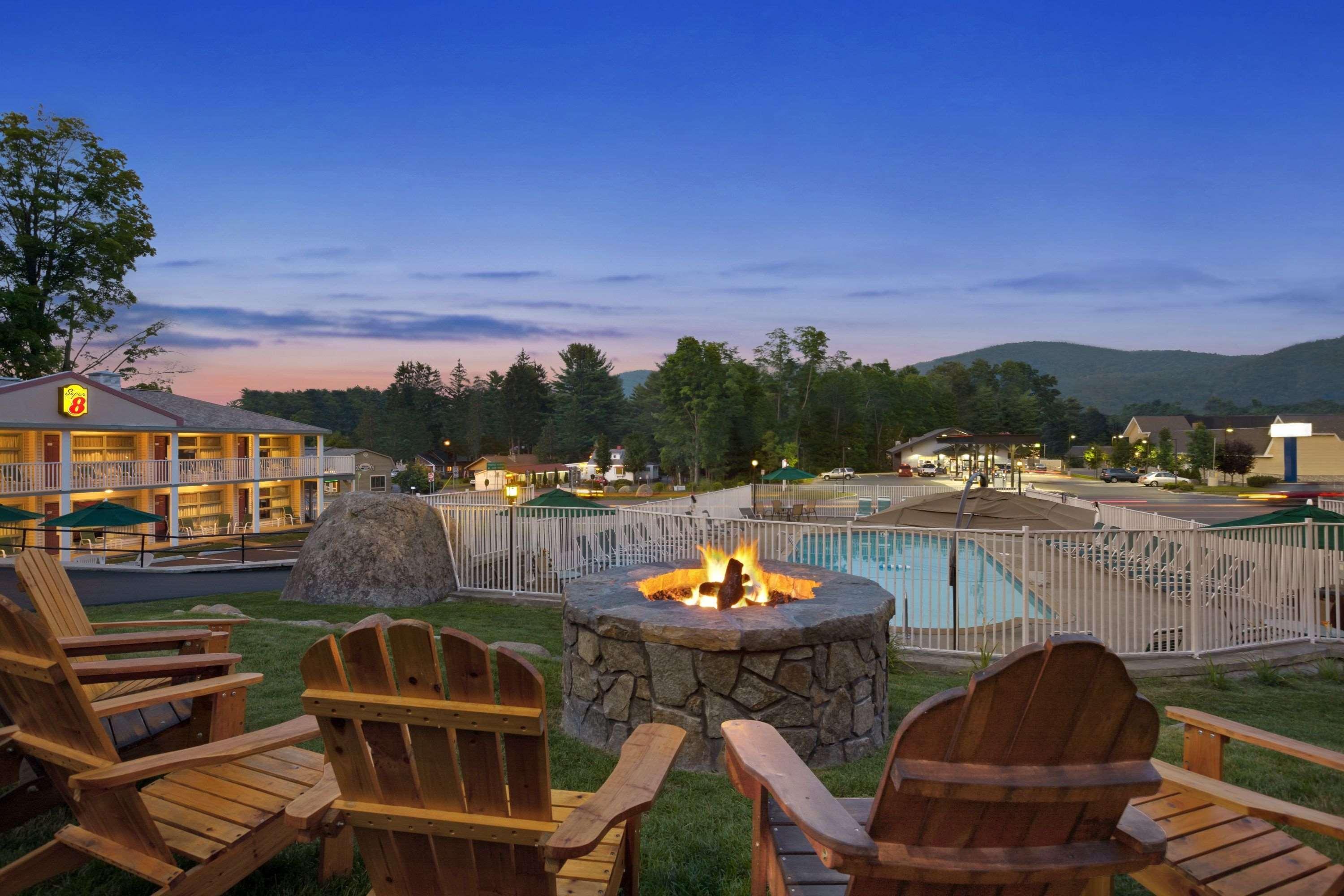 Super 8 By Wyndham Lake George/Downtown Exteriör bild