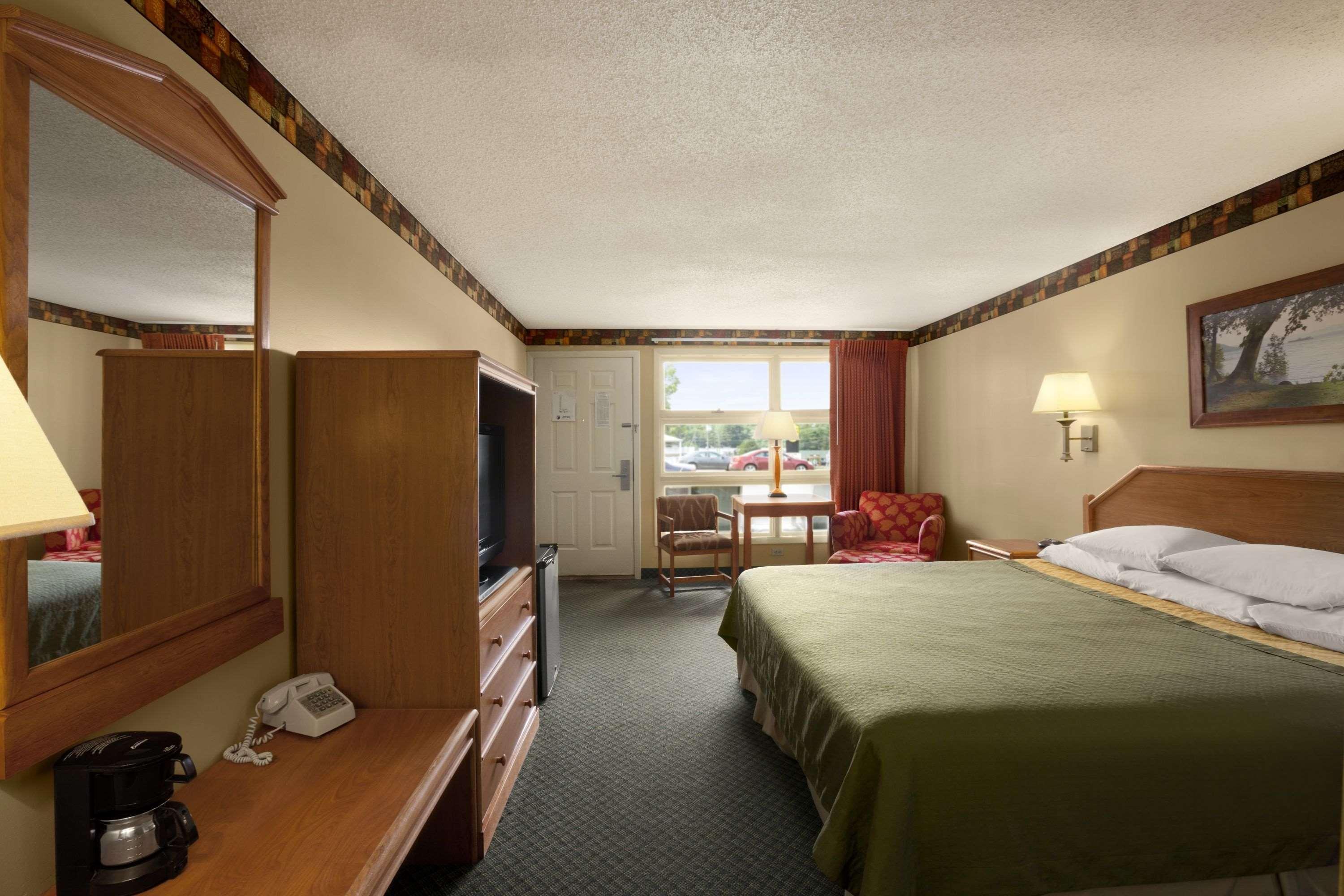 Super 8 By Wyndham Lake George/Downtown Exteriör bild