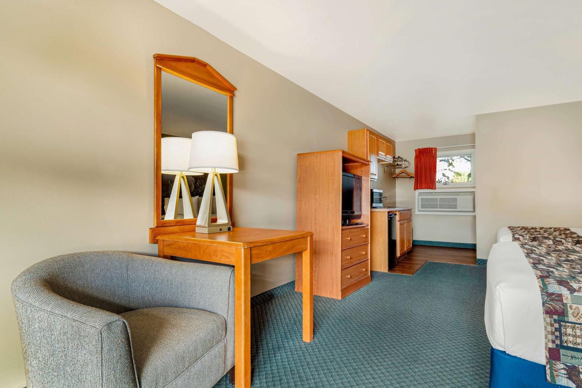 Super 8 By Wyndham Lake George/Downtown Exteriör bild