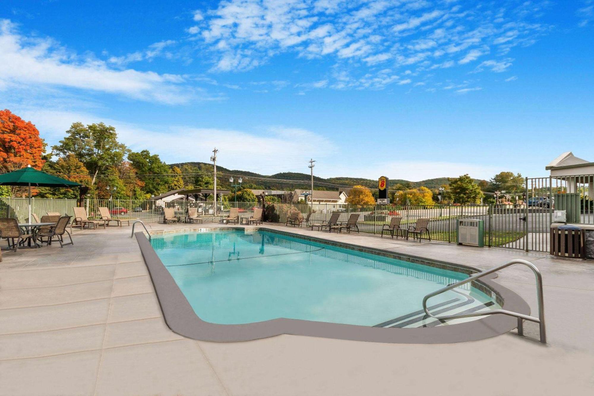 Super 8 By Wyndham Lake George/Downtown Exteriör bild
